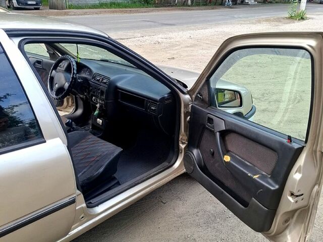 Опель Вектра, объемом двигателя 1.6 л и пробегом 0 тыс. км за 700 $, фото 6 на Automoto.ua