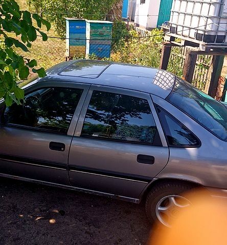 Опель Вектра, объемом двигателя 1.8 л и пробегом 240 тыс. км за 1500 $, фото 2 на Automoto.ua