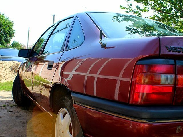 Опель Вектра, объемом двигателя 1.8 л и пробегом 400 тыс. км за 1500 $, фото 12 на Automoto.ua