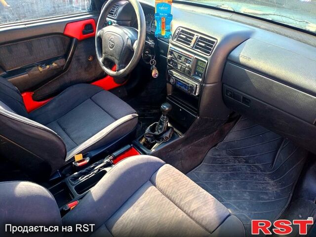 Опель Вектра, объемом двигателя 1.6 л и пробегом 391 тыс. км за 680 $, фото 5 на Automoto.ua