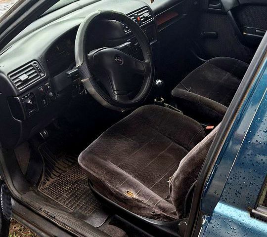 Опель Вектра, объемом двигателя 1.8 л и пробегом 0 тыс. км за 950 $, фото 2 на Automoto.ua