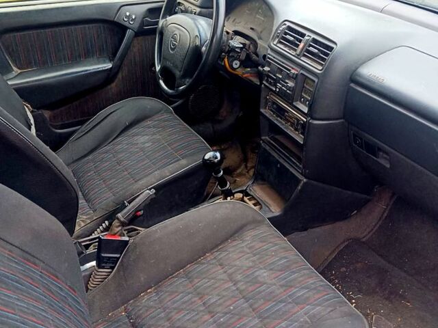 Опель Вектра, объемом двигателя 1.6 л и пробегом 0 тыс. км за 1500 $, фото 2 на Automoto.ua