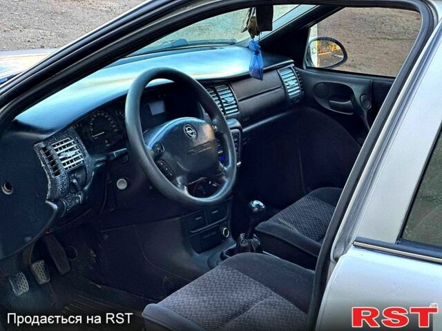 Опель Вектра, объемом двигателя 1.8 л и пробегом 0 тыс. км за 1750 $, фото 4 на Automoto.ua