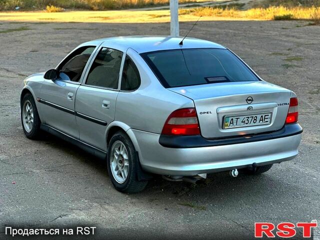 Опель Вектра, объемом двигателя 1.8 л и пробегом 0 тыс. км за 1750 $, фото 3 на Automoto.ua