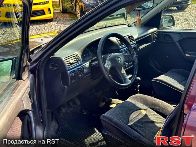 Опель Вектра, объемом двигателя 1.8 л и пробегом 300 тыс. км за 700 $, фото 4 на Automoto.ua