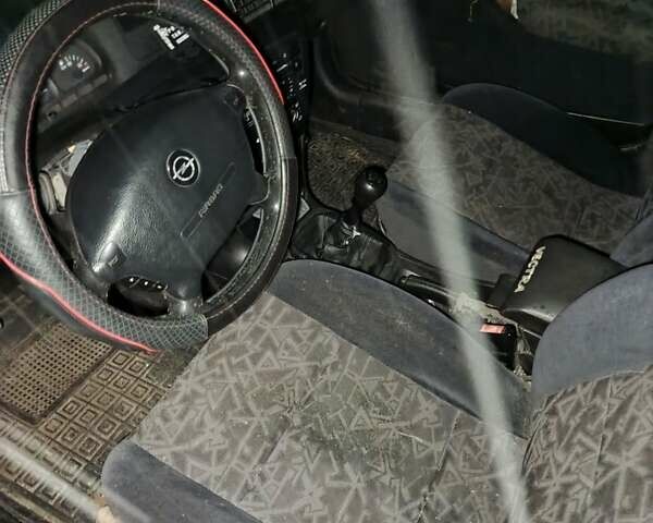 Опель Вектра, объемом двигателя 1.9 л и пробегом 900 тыс. км за 1000 $, фото 8 на Automoto.ua