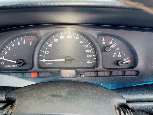 Опель Вектра, объемом двигателя 1.8 л и пробегом 430 тыс. км за 1600 $, фото 2 на Automoto.ua