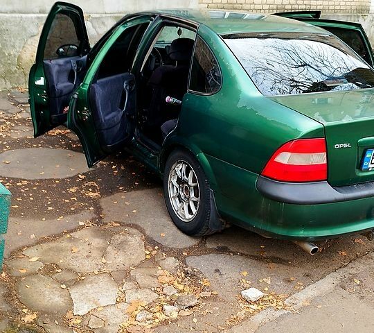Опель Вектра, объемом двигателя 20 л и пробегом 450 тыс. км за 2100 $, фото 5 на Automoto.ua