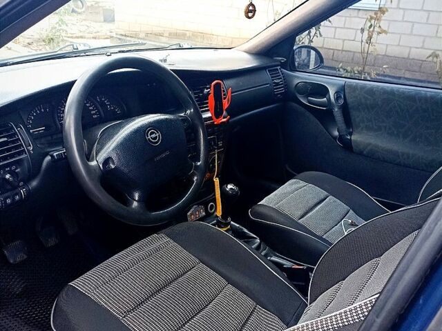 Опель Вектра, объемом двигателя 16 л и пробегом 300 тыс. км за 3300 $, фото 2 на Automoto.ua