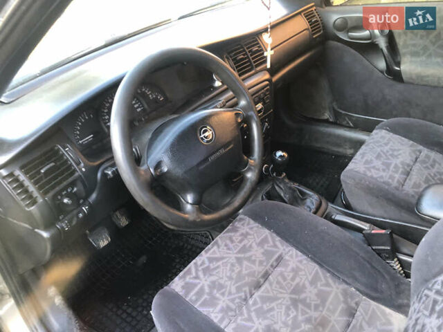 Опель Вектра, объемом двигателя 1.8 л и пробегом 435 тыс. км за 2100 $, фото 3 на Automoto.ua