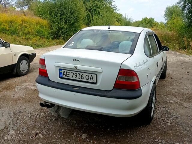 Опель Вектра, объемом двигателя 16 л и пробегом 360 тыс. км за 2300 $, фото 2 на Automoto.ua
