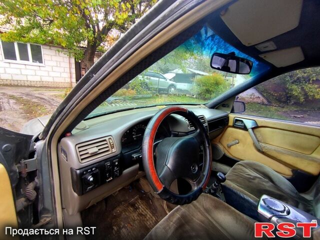 Опель Вектра, объемом двигателя 1.6 л и пробегом 0 тыс. км за 1000 $, фото 2 на Automoto.ua