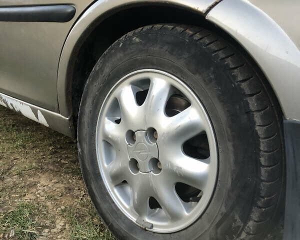 Опель Вектра, объемом двигателя 1.8 л и пробегом 435 тыс. км за 2100 $, фото 7 на Automoto.ua