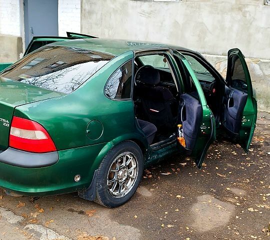 Опель Вектра, объемом двигателя 20 л и пробегом 450 тыс. км за 2100 $, фото 4 на Automoto.ua
