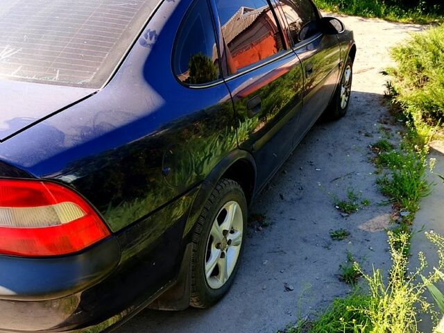 Опель Вектра, объемом двигателя 1.8 л и пробегом 0 тыс. км за 2500 $, фото 2 на Automoto.ua