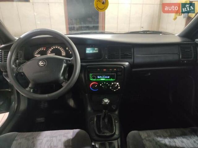 Опель Вектра, объемом двигателя 1.8 л и пробегом 280 тыс. км за 2200 $, фото 5 на Automoto.ua