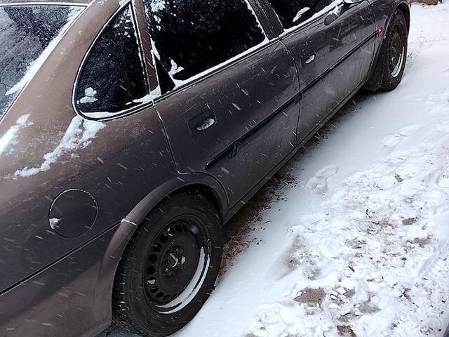 Опель Вектра, объемом двигателя 1.8 л и пробегом 250 тыс. км за 2100 $, фото 2 на Automoto.ua