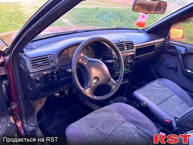 Опель Вектра, объемом двигателя 1.8 л и пробегом 450 тыс. км за 750 $, фото 3 на Automoto.ua