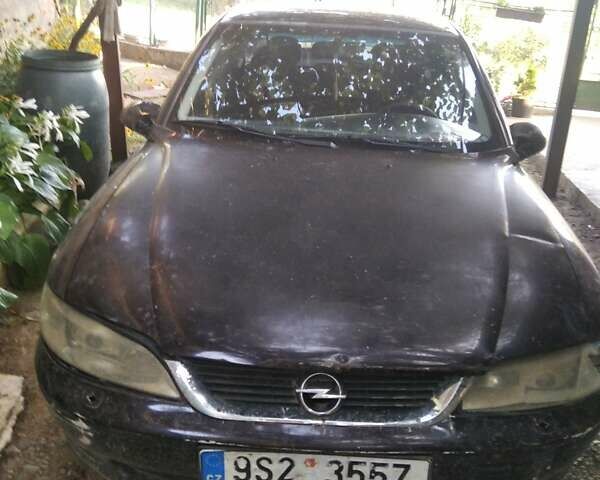 Опель Вектра, объемом двигателя 1.8 л и пробегом 300 тыс. км за 600 $, фото 3 на Automoto.ua