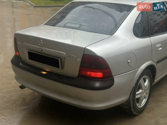 Опель Вектра, объемом двигателя 1.8 л и пробегом 241 тыс. км за 2499 $, фото 4 на Automoto.ua