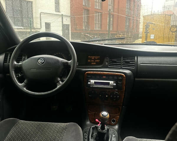 Опель Вектра, объемом двигателя 1.8 л и пробегом 241 тыс. км за 2499 $, фото 17 на Automoto.ua