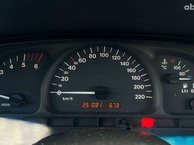 Опель Вектра, объемом двигателя 2.2 л и пробегом 251 тыс. км за 2999 $, фото 14 на Automoto.ua