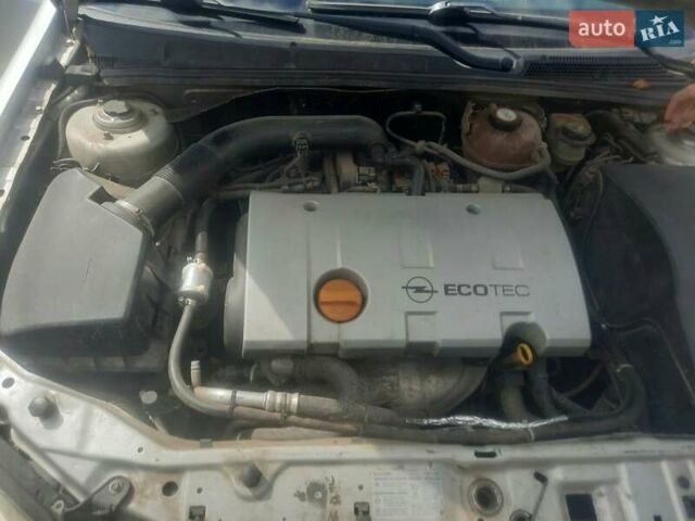 Опель Вектра, объемом двигателя 1.6 л и пробегом 392 тыс. км за 3250 $, фото 4 на Automoto.ua
