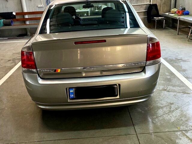 Опель Вектра, объемом двигателя 2.2 л и пробегом 220 тыс. км за 5600 $, фото 4 на Automoto.ua