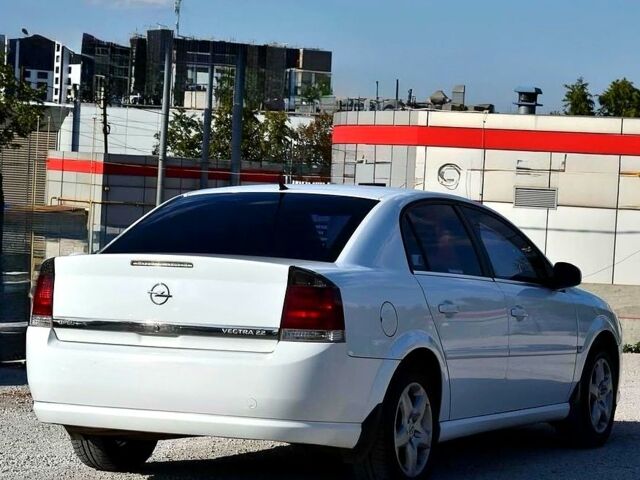 Опель Вектра, объемом двигателя 2 л и пробегом 245 тыс. км за 6200 $, фото 1 на Automoto.ua