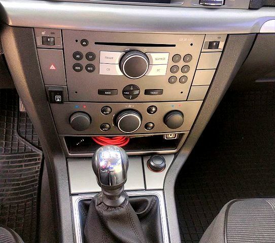 Опель Вектра, объемом двигателя 2 л и пробегом 245 тыс. км за 6200 $, фото 6 на Automoto.ua