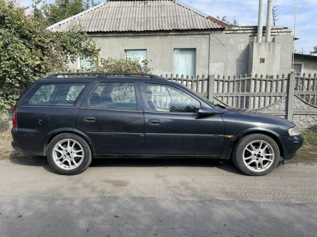 Опель Вектра, объемом двигателя 2 л и пробегом 325 тыс. км за 1400 $, фото 1 на Automoto.ua