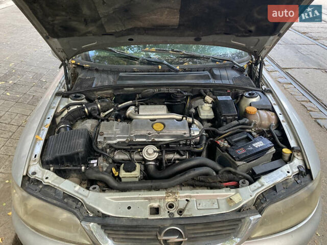Опель Вектра, объемом двигателя 2 л и пробегом 210 тыс. км за 2300 $, фото 9 на Automoto.ua
