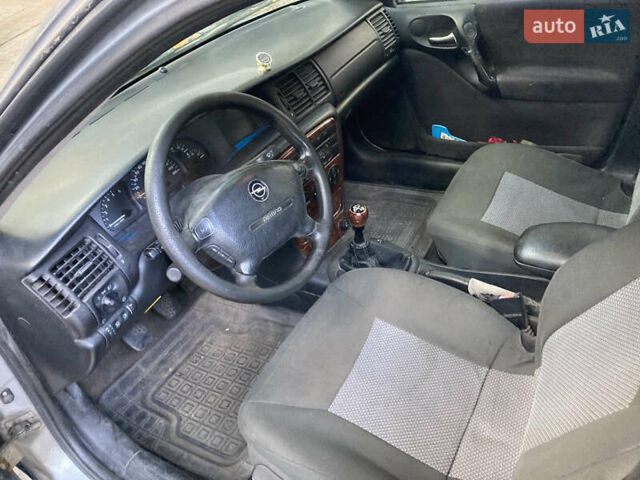 Опель Вектра, объемом двигателя 2 л и пробегом 210 тыс. км за 2300 $, фото 7 на Automoto.ua