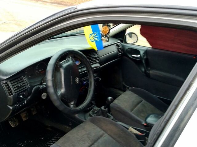 Опель Вектра, объемом двигателя 2 л и пробегом 330 тыс. км за 2655 $, фото 2 на Automoto.ua