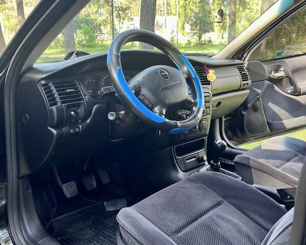 Опель Вектра, объемом двигателя 2.2 л и пробегом 358 тыс. км за 5000 $, фото 11 на Automoto.ua