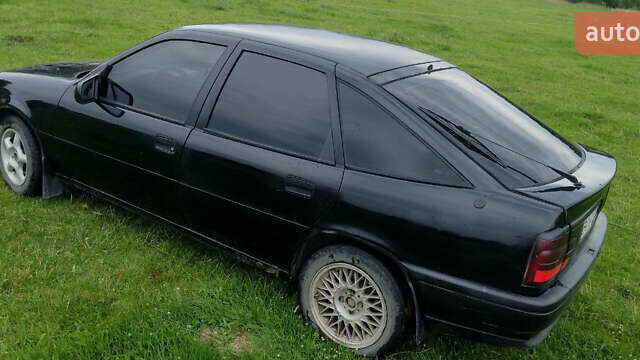 Опель Вектра, объемом двигателя 2 л и пробегом 323 тыс. км за 1400 $, фото 3 на Automoto.ua