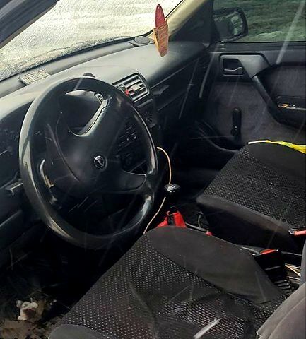 Опель Вектра, объемом двигателя 16 л и пробегом 0 тыс. км за 1300 $, фото 2 на Automoto.ua