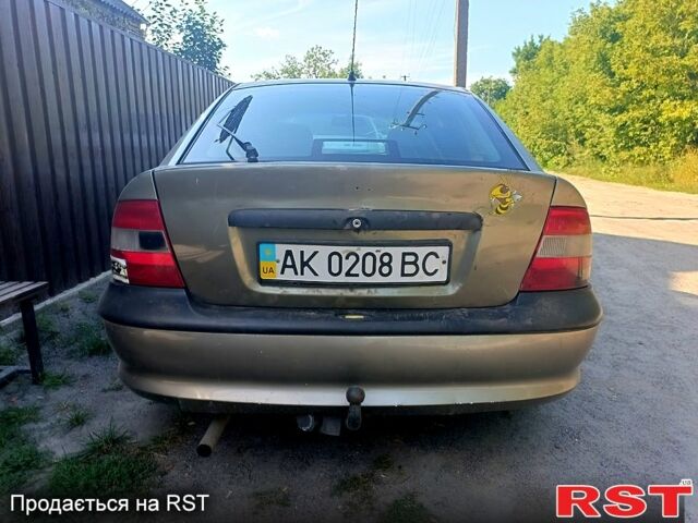 Опель Вектра, объемом двигателя 1.8 л и пробегом 263 тыс. км за 1100 $, фото 7 на Automoto.ua