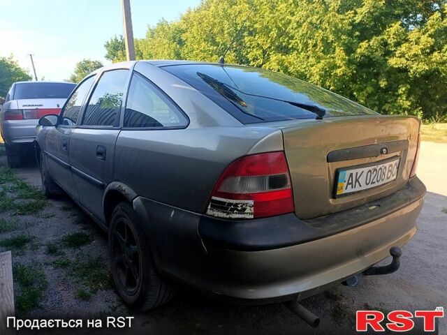 Опель Вектра, объемом двигателя 1.8 л и пробегом 263 тыс. км за 1100 $, фото 3 на Automoto.ua