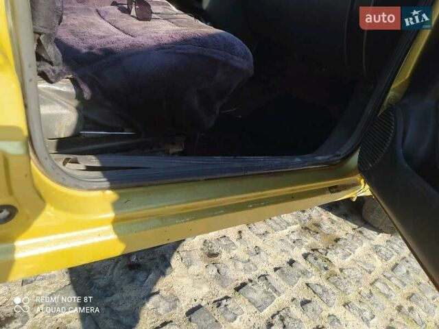 Желтый Опель Вектра, объемом двигателя 1.7 л и пробегом 300 тыс. км за 1300 $, фото 7 на Automoto.ua