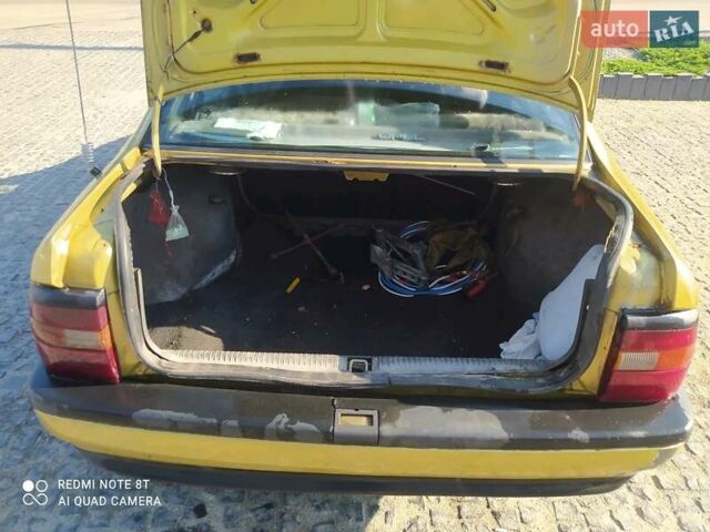 Желтый Опель Вектра, объемом двигателя 1.7 л и пробегом 300 тыс. км за 1300 $, фото 8 на Automoto.ua