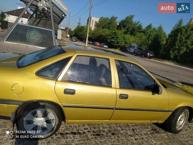 Желтый Опель Вектра, объемом двигателя 1.7 л и пробегом 300 тыс. км за 1300 $, фото 12 на Automoto.ua
