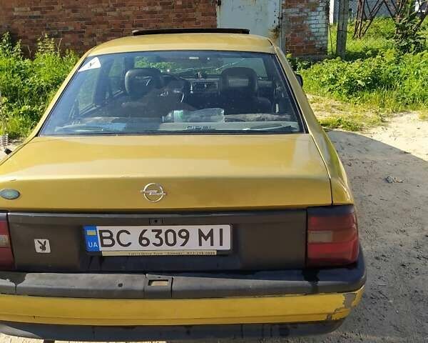 Желтый Опель Вектра, объемом двигателя 1.7 л и пробегом 300 тыс. км за 1300 $, фото 14 на Automoto.ua