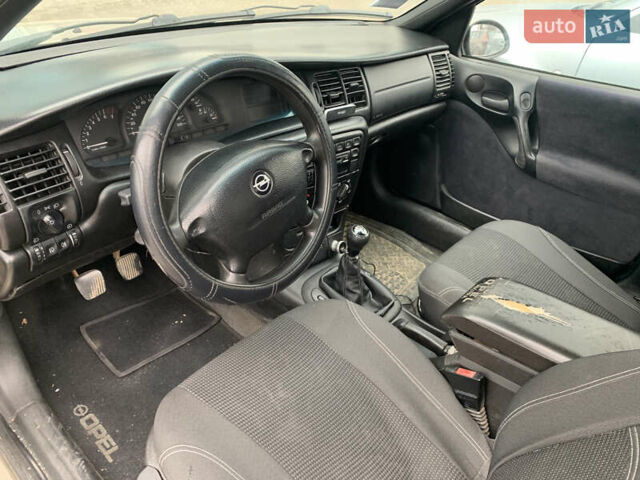 Желтый Опель Вектра, объемом двигателя 1.8 л и пробегом 310 тыс. км за 1700 $, фото 7 на Automoto.ua
