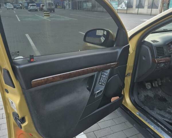 Желтый Опель Вектра, объемом двигателя 2.2 л и пробегом 347 тыс. км за 3500 $, фото 8 на Automoto.ua