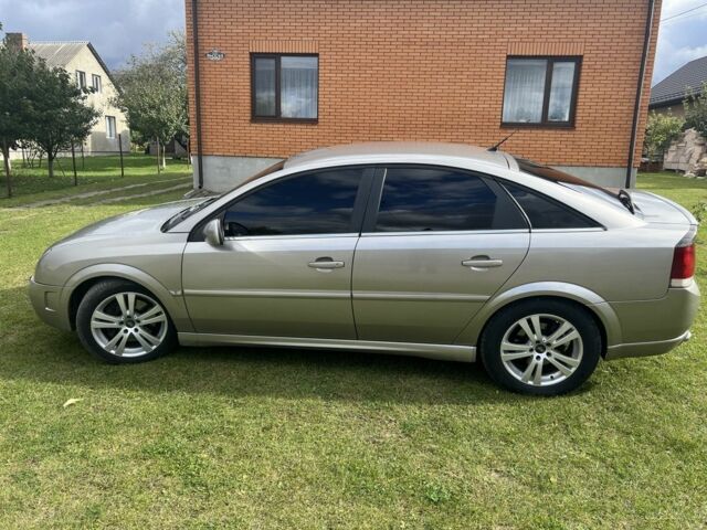 Желтый Опель Вектра, объемом двигателя 3.2 л и пробегом 377 тыс. км за 4300 $, фото 3 на Automoto.ua