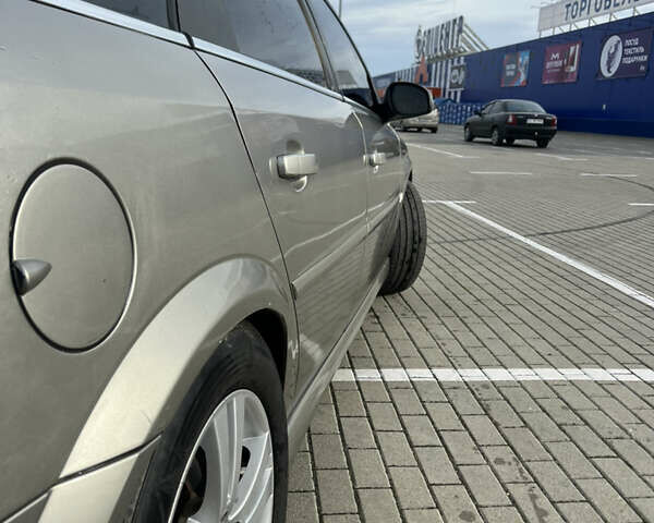 Жовтий Опель Вектра, об'ємом двигуна 3.2 л та пробігом 350 тис. км за 3750 $, фото 5 на Automoto.ua