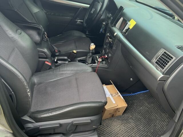 Желтый Опель Вектра, объемом двигателя 3.2 л и пробегом 377 тыс. км за 4300 $, фото 13 на Automoto.ua