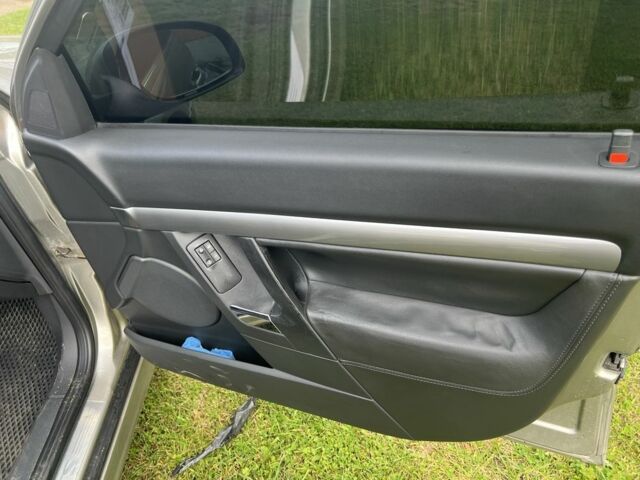 Желтый Опель Вектра, объемом двигателя 3.2 л и пробегом 377 тыс. км за 4300 $, фото 14 на Automoto.ua