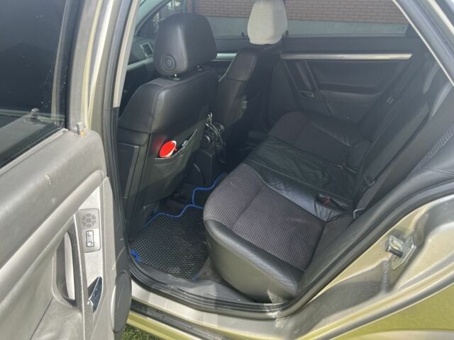 Желтый Опель Вектра, объемом двигателя 3.2 л и пробегом 377 тыс. км за 4300 $, фото 11 на Automoto.ua